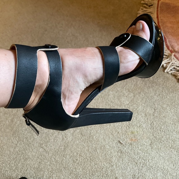 Sandal - Picture 8 of 8